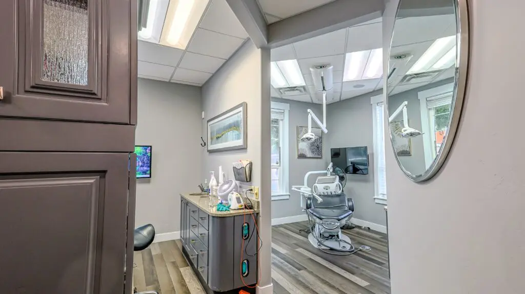 Dental exam room with chair and equipment