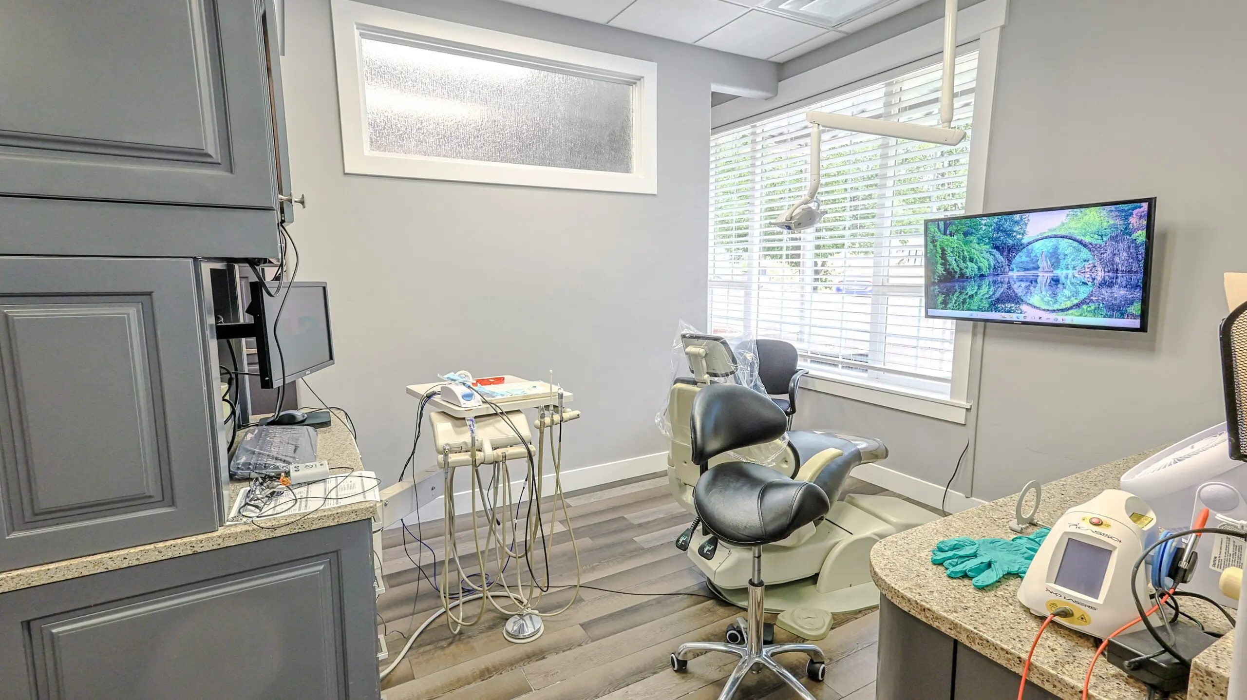 Dental treatment room with chair